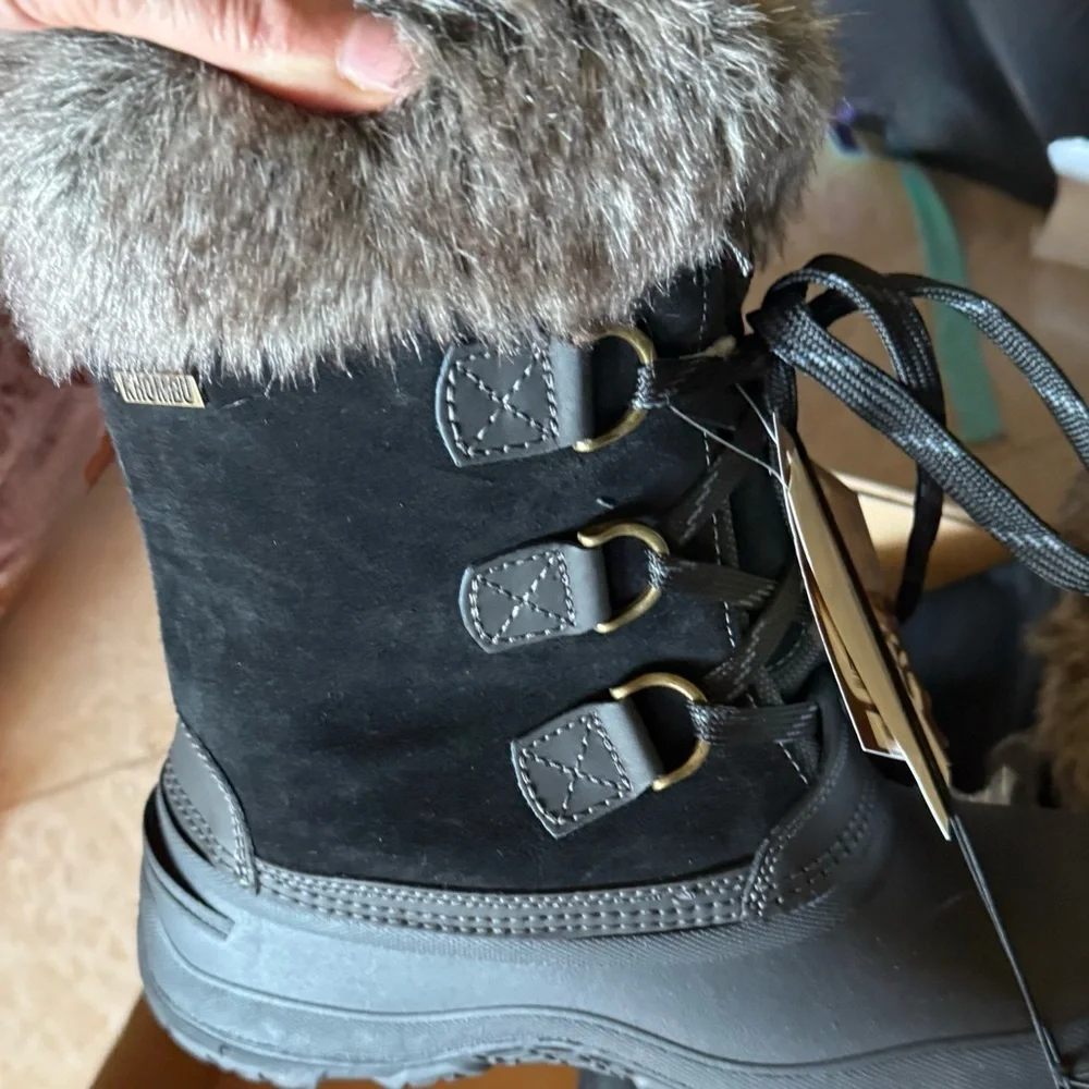 Khombu The Slope Black Winter Snow Boots Faux Fur Trim Size 9 NWT